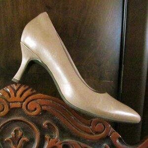 CLARK'S SHOES, 8.5, 8 1/2 HIGH HEELS, BEIGE TAN LEATHER PUMPS, NWT, Orig. $95.00